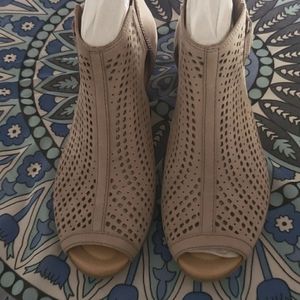 Earth Intrepid - Peep Toe Taupe Leather Booties